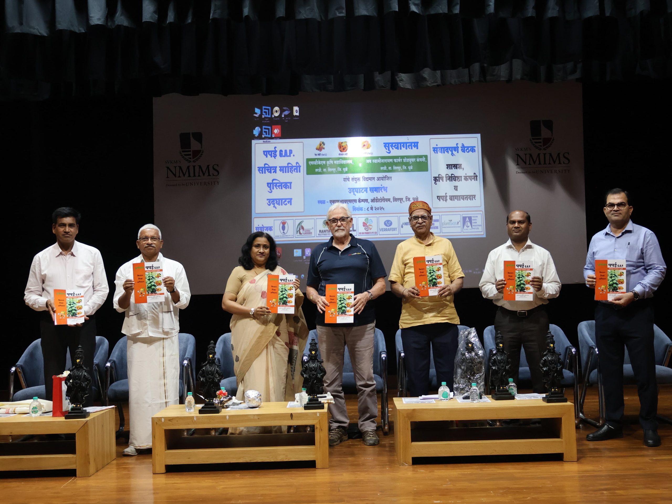 International Soil Scientist Steve Capeness Visited SVKM’s College of Agriculture, Shirpur